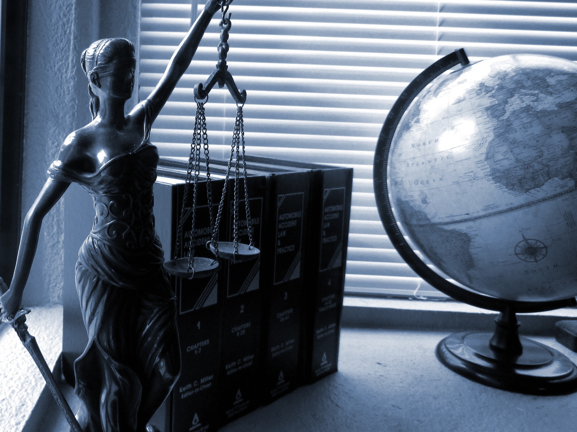 lady-justice-g8d5fd2e7a_1920